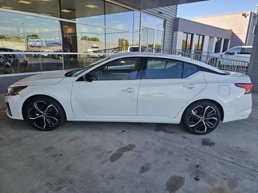 2023 Nissan Altima SR FWD