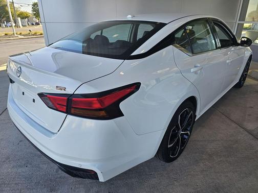 2023 Nissan Altima SR FWD