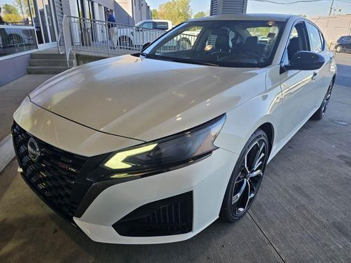 2023 Nissan Altima SR FWD