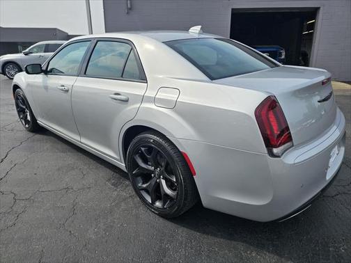 2022 Chrysler 300 S
