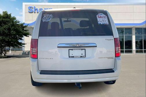 2010 Chrysler Town & Country New LX