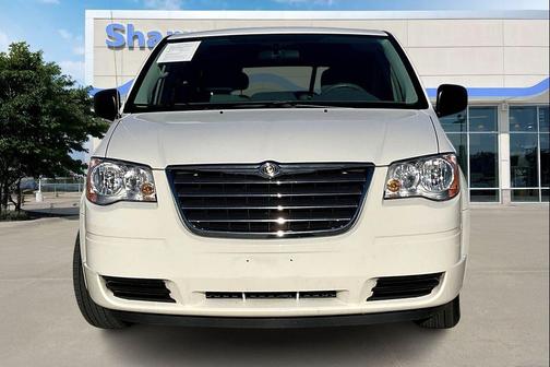 2010 Chrysler Town & Country New LX