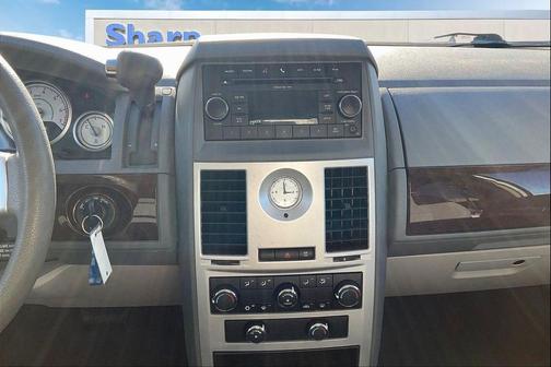 2010 Chrysler Town & Country New LX