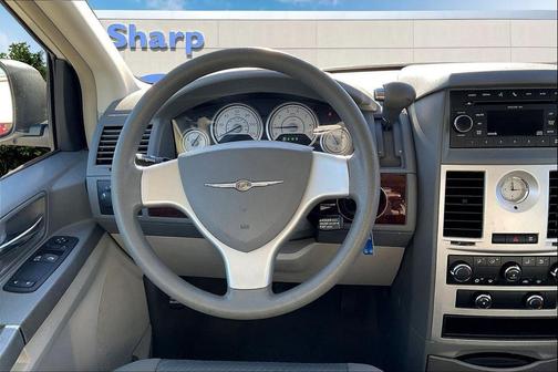 2010 Chrysler Town & Country New LX