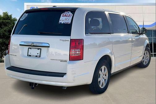 2010 Chrysler Town & Country New LX
