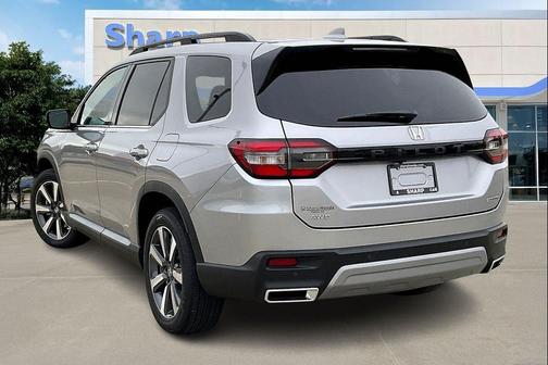2025 Honda Pilot Touring 8-Passenger