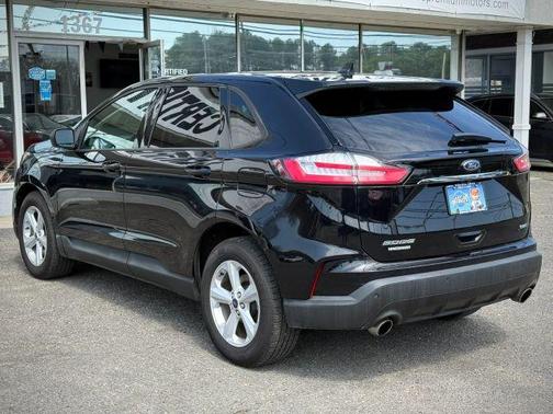 Black 2020 Ford Edge SE