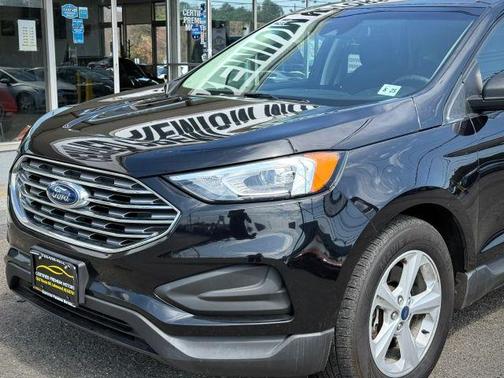 Black 2020 Ford Edge SE