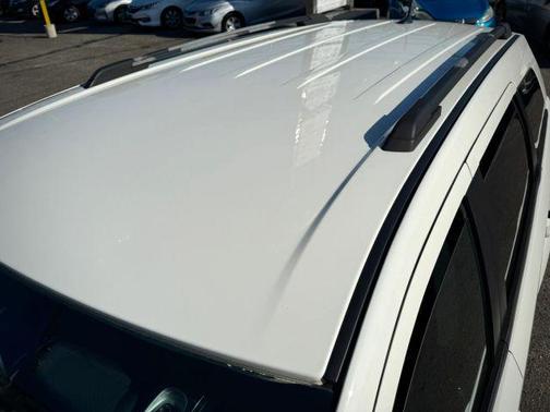 White 2018 Dodge Journey SE