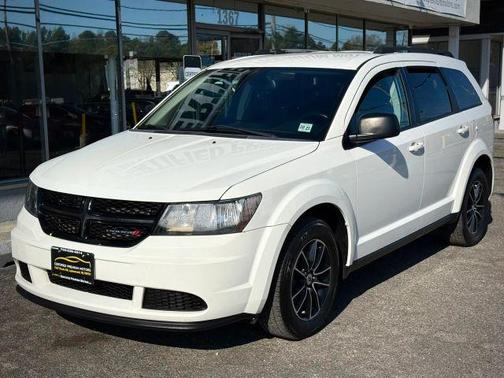 White 2018 Dodge Journey SE