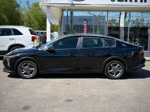 Black 2025 Kia K4