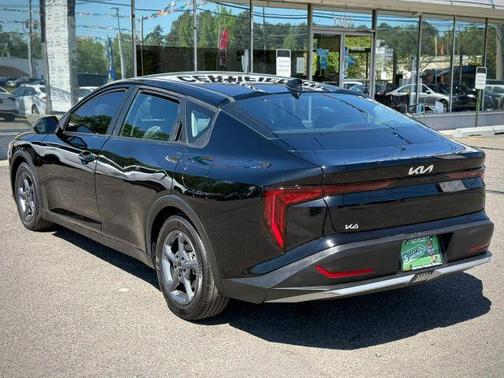 Black 2025 Kia K4