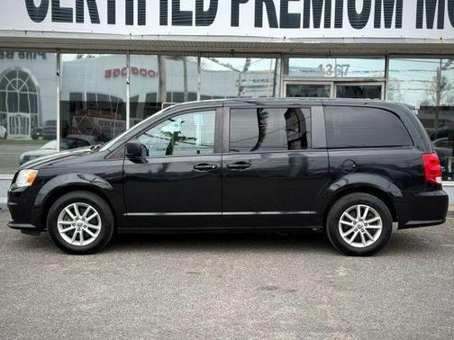 Black 2020 Dodge Grand Caravan SE