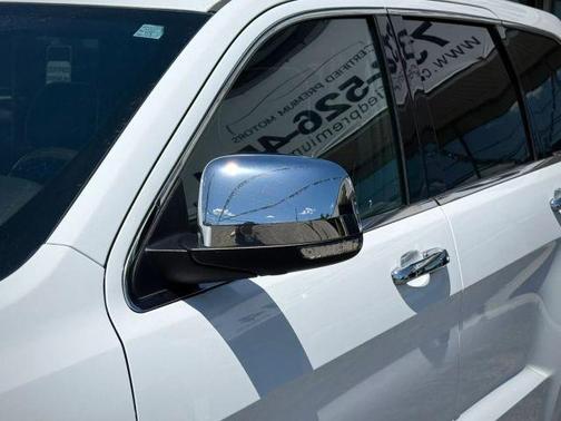 White 2015 Jeep Grand Cherokee Overland