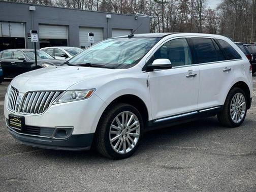 White 2013 Lincoln MKX Base