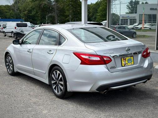 Silver 2017 Nissan Altima 2.5 SV