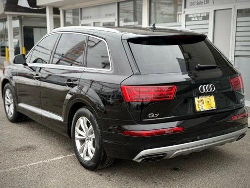 Night Black 2017 Audi Q7 3.0T Premium
