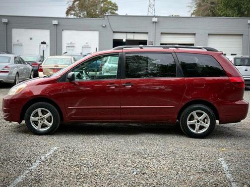 Red 2005 Toyota Sienna CE