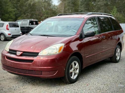 Red 2005 Toyota Sienna CE