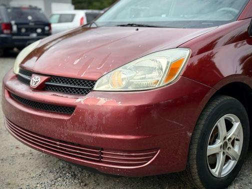 Red 2005 Toyota Sienna CE