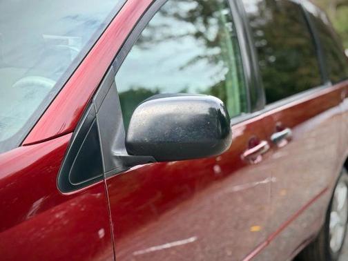 Red 2005 Toyota Sienna CE