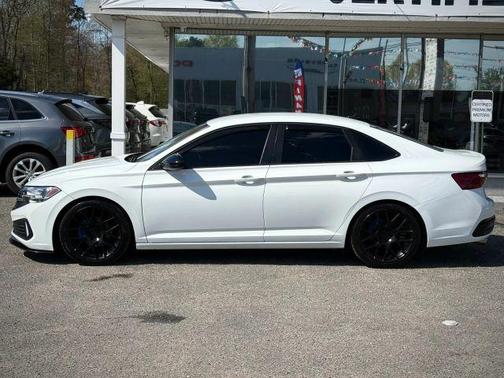 Pure White 2024 Volkswagen Jetta 1.5T Sport