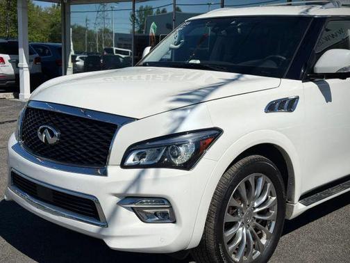 White 2017 INFINITI QX80