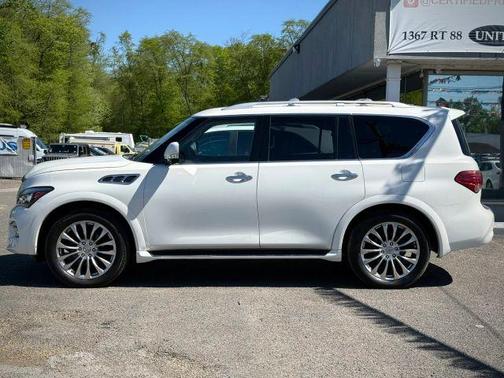 White 2017 INFINITI QX80