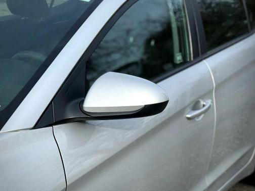 Molten Silver 2018 Hyundai ELANTRA SEL