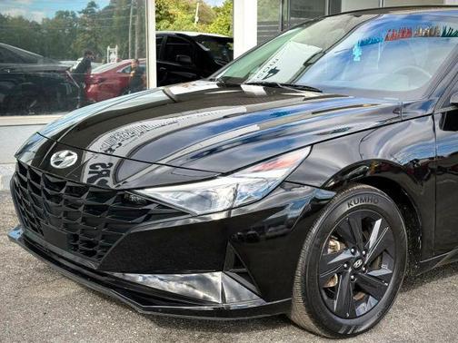 Black 2021 Hyundai ELANTRA SEL