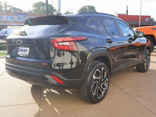 Mosaic Black Metallic 2025 Chevrolet Trax FWD 2RS