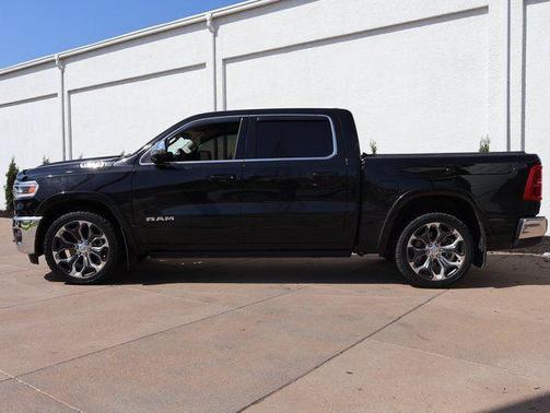 Diamond Black Crystal Pearlcoat 2025 RAM 1500 Longhorn