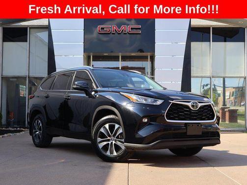 Midnight Black Metallic 2020 Toyota Highlander XLE