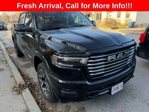 Diamond Black Crystal Pearlcoat 2025 RAM 1500 Laramie