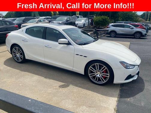 Bianco 2016 Maserati Ghibli S Q4