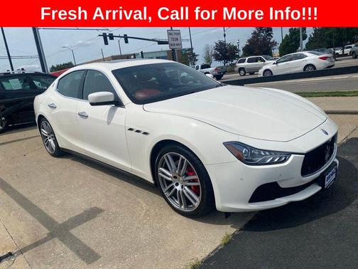 Bianco 2016 Maserati Ghibli S Q4