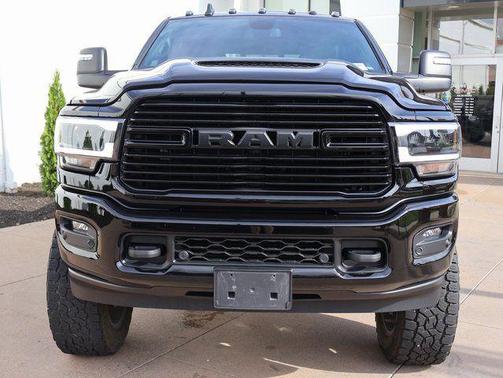 Diamond Black Crystal Pearlcoat 2024 RAM 2500 Laramie Crew Cab 4x4 6'4' Box