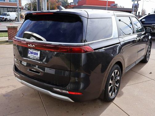 2024 Kia Carnival EX