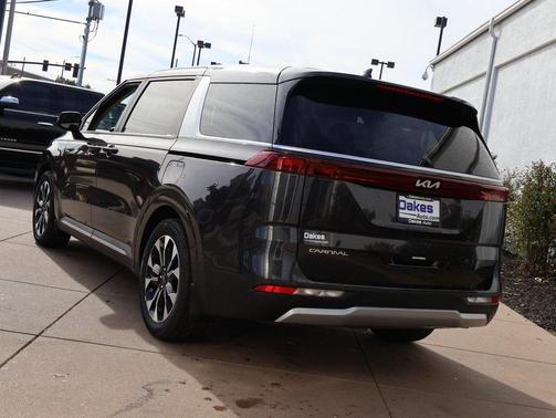 2024 Kia Carnival EX
