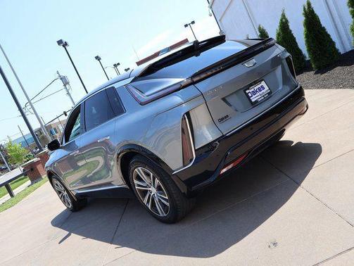Argent Silver Metallic 2024 Cadillac LYRIQ Luxury