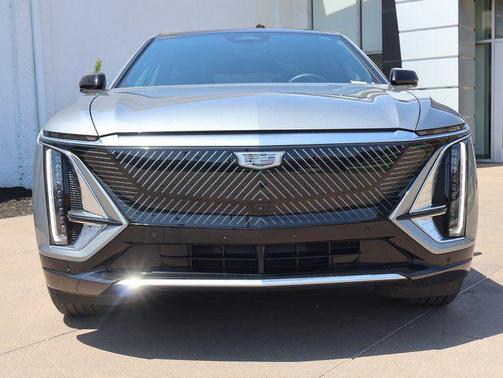 Argent Silver Metallic 2024 Cadillac LYRIQ Luxury