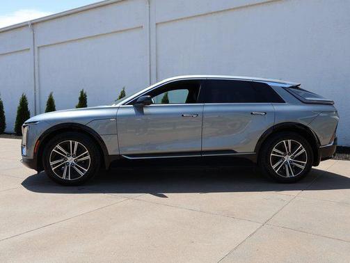 Argent Silver Metallic 2024 Cadillac LYRIQ Luxury