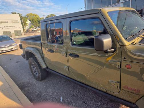 41 2025 Jeep Gladiator Mojave X