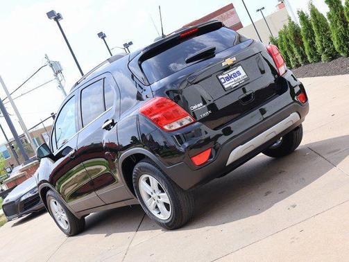 Mosaic Black Metallic 2020 Chevrolet Trax LT