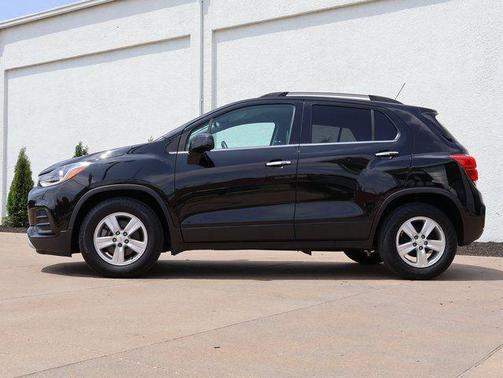 Mosaic Black Metallic 2020 Chevrolet Trax LT