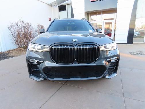 2021 BMW X7 M50i