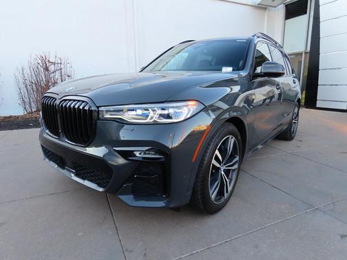 2021 BMW X7 M50i