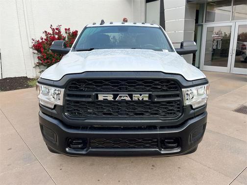2022 RAM 2500 Tradesman Crew Cab 4x4 6'4' Box