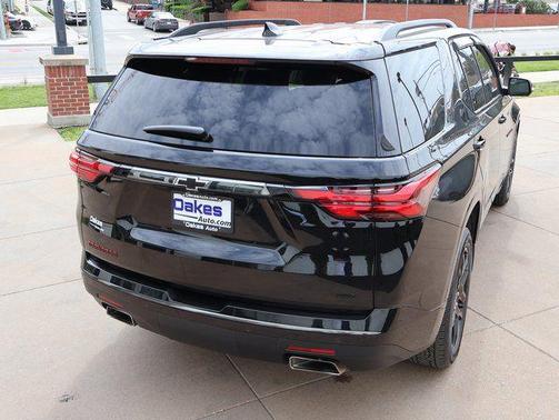 Mosaic Black Metallic 2022 Chevrolet Traverse Premier