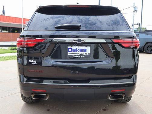 Mosaic Black Metallic 2022 Chevrolet Traverse Premier